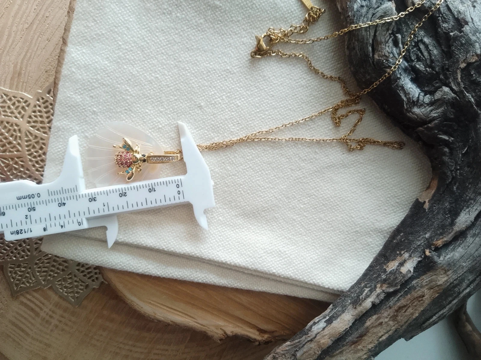 Collar de concha de nácar blanca y abeja con zircón – photo 2